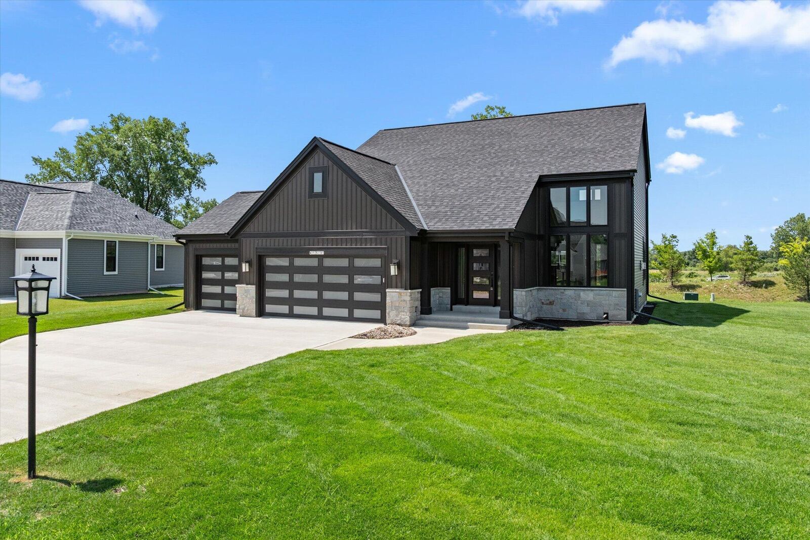 Property Photo:  W251n2385 Valleyview Cir  WI 53072 