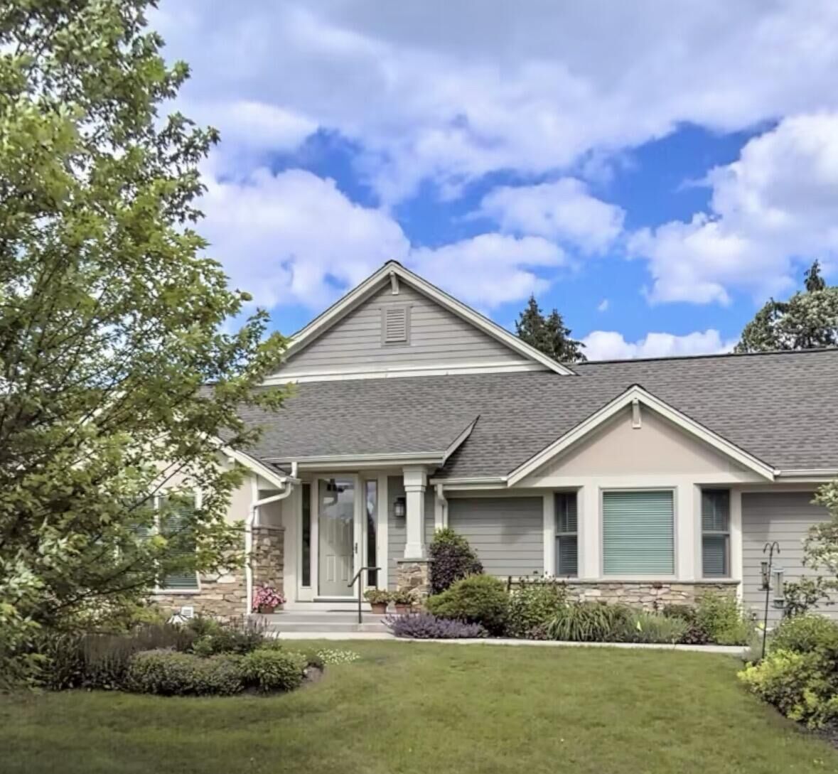 Property Photo:  1530 W Winding Hollow Ln  WI 53092 