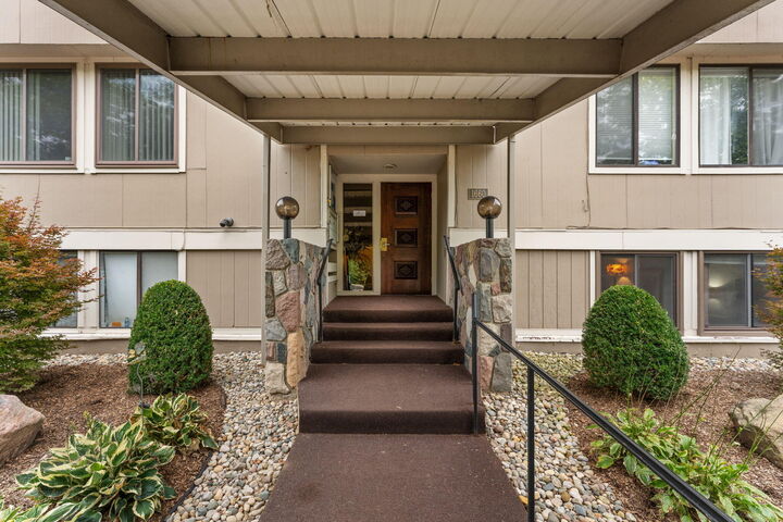 Property Photo: 1660 Cliffs Landing MI 48198