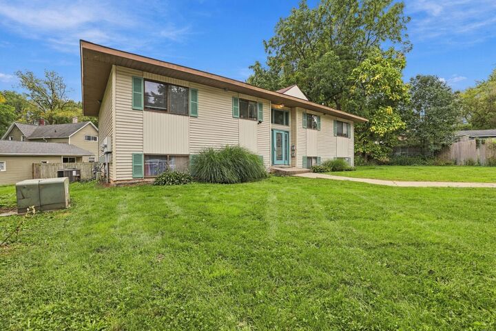 Property Photo:  822 NE Carrier Creek Boulevard NE  MI 49503 