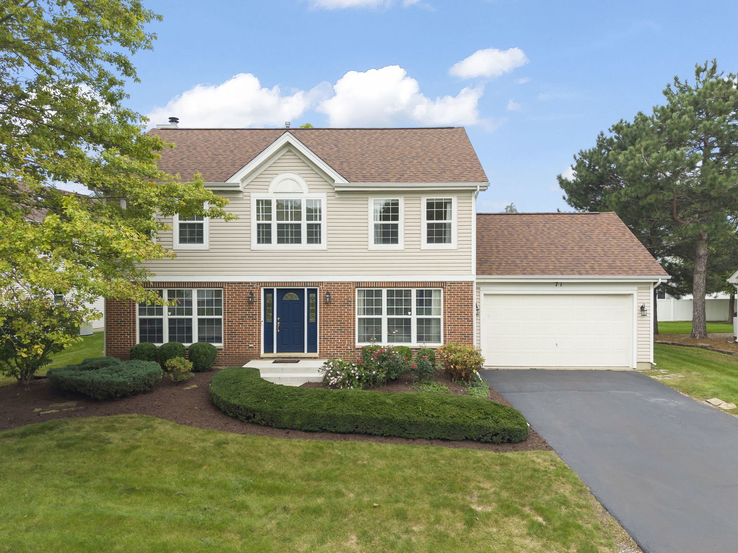 Property Photo:  71 Cold Spring Court  IL 60506 