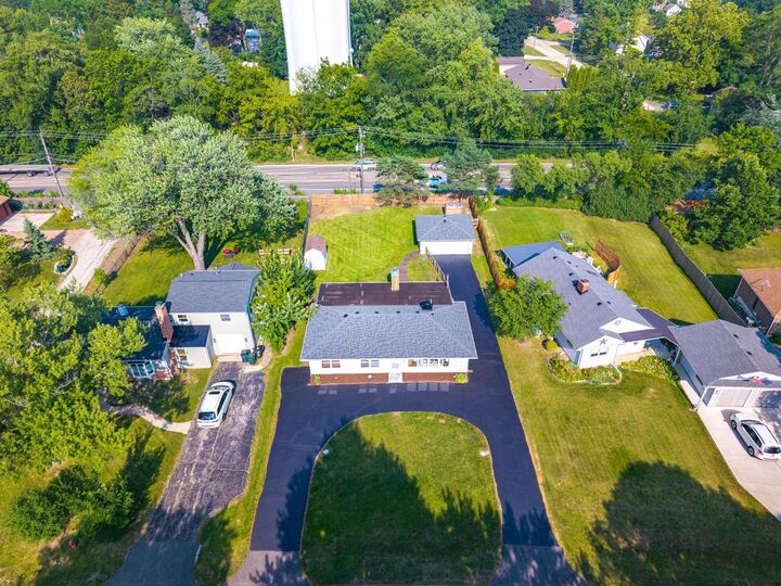 Property Photo:  727 Skyline Drive  IL 60010 