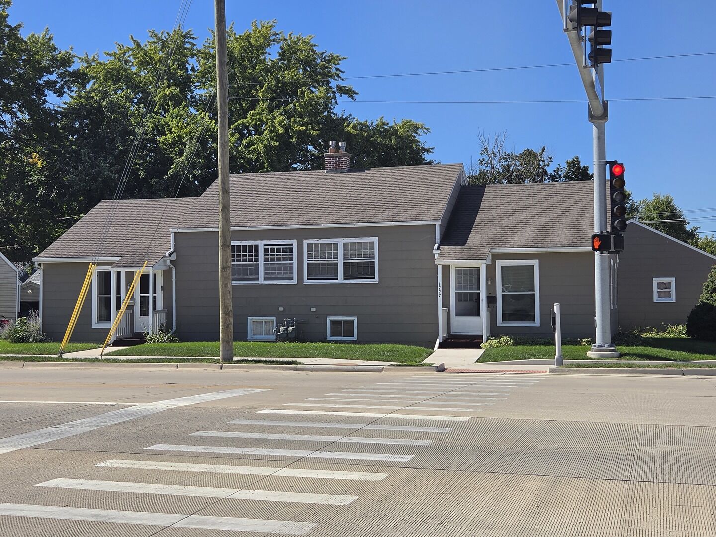 Property Photo: 1725 Locust Street IL 61081
