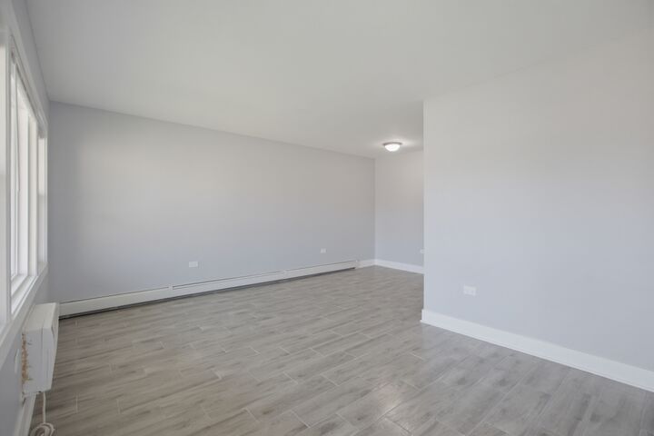 Property Photo:  2537 E 83rd Street 205  IL 60617 