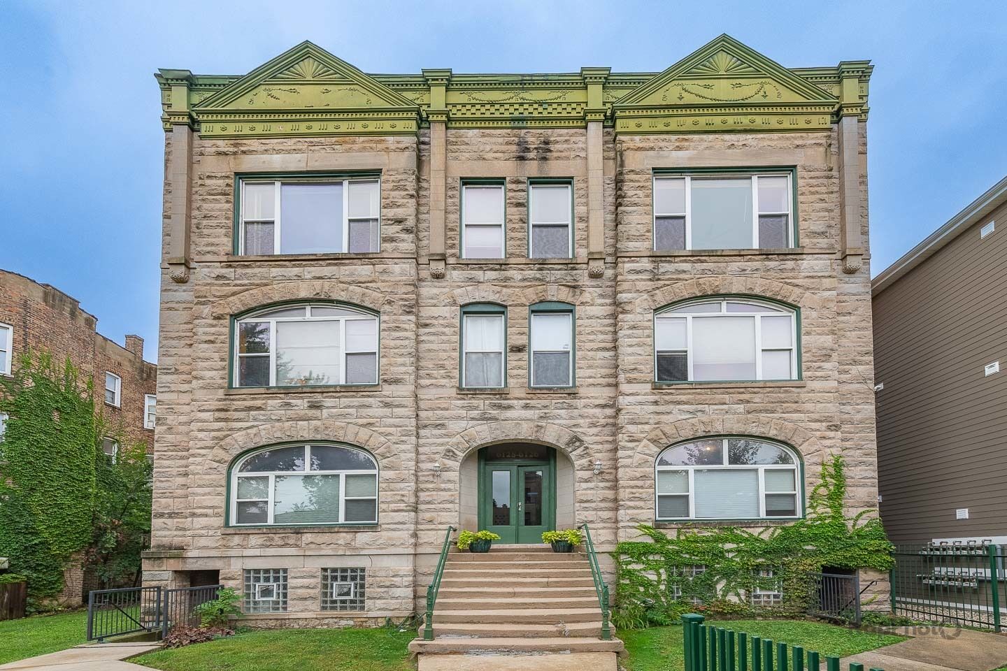 Property Photo: 6126 S University Avenue 1 IL 60637