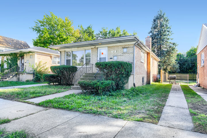 Property Photo:  323 154th Place  IL 60409 