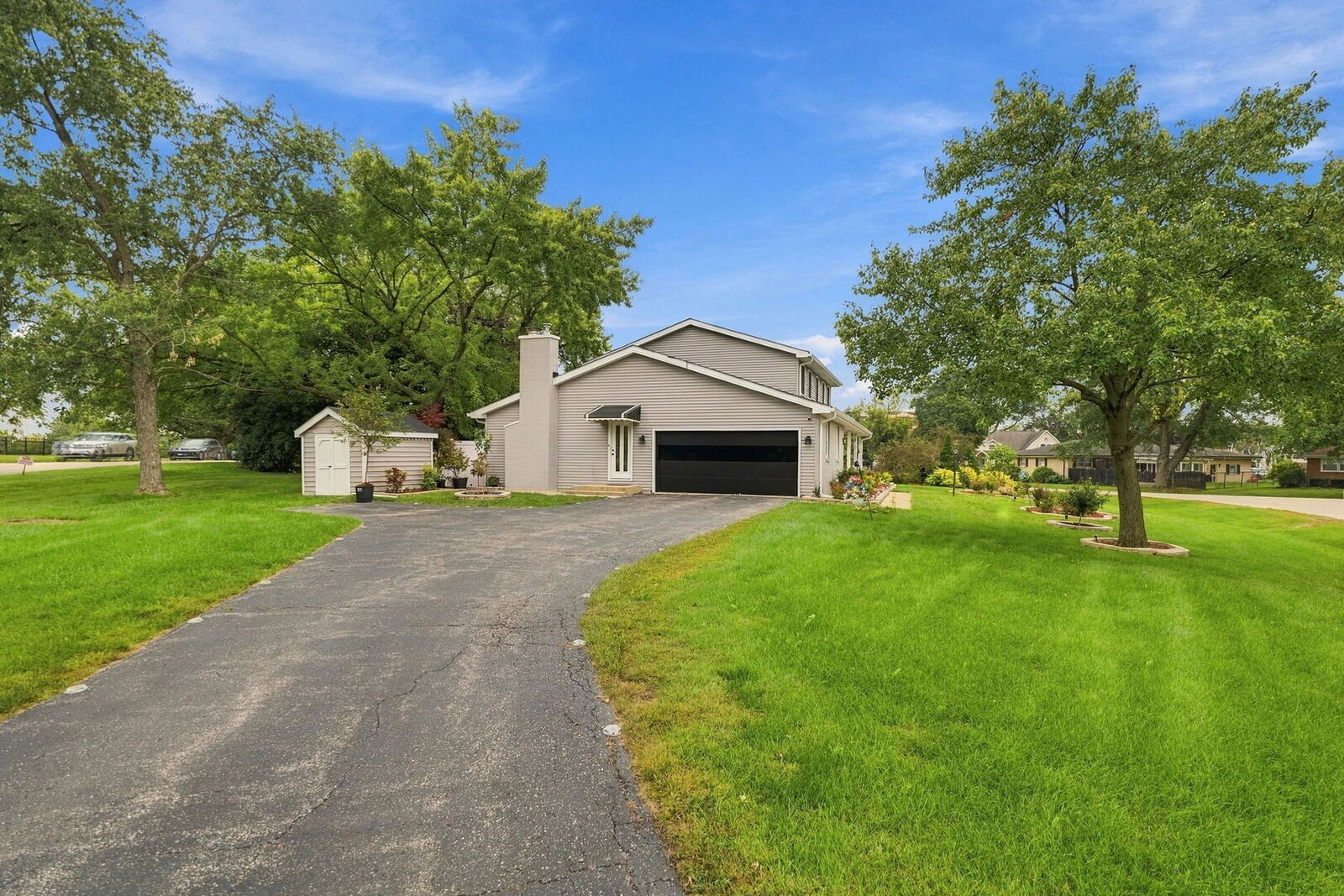 Property Photo: 21W134 Club Terrace IL 60143