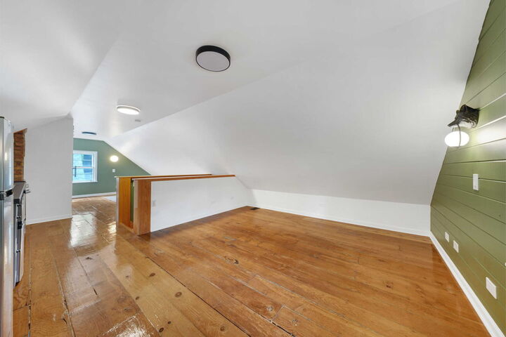 Property Photo:  507 W Wesley Street 2  IL 60187 