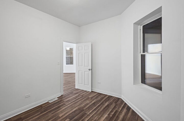 Property Photo:  4018 W Polk Street  IL 60624 