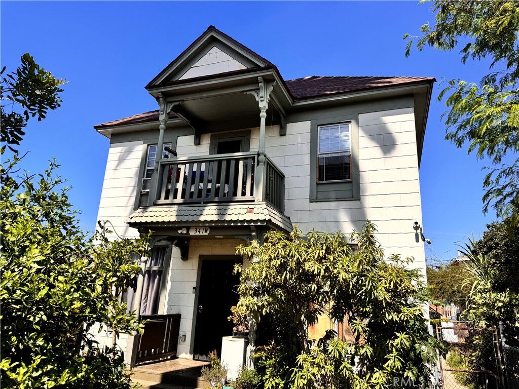 Property Photo:  341 W Cypress  CA 91204 