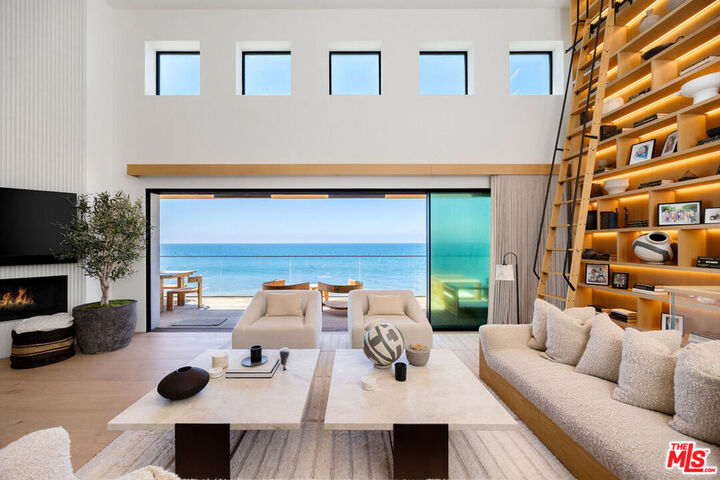 Property Photo:  24818 Malibu Road  CA 90265 