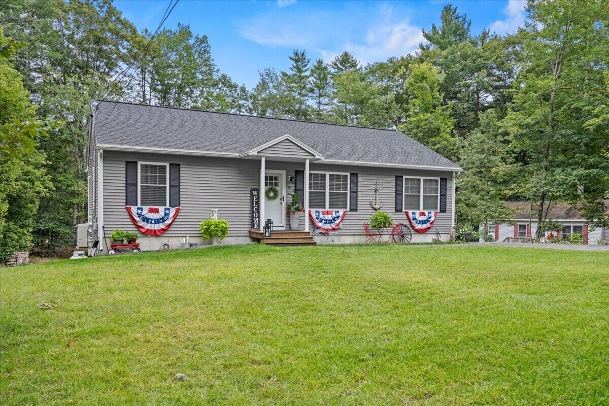 Property Photo:  81 Pinecrest Circle  ME 04061 