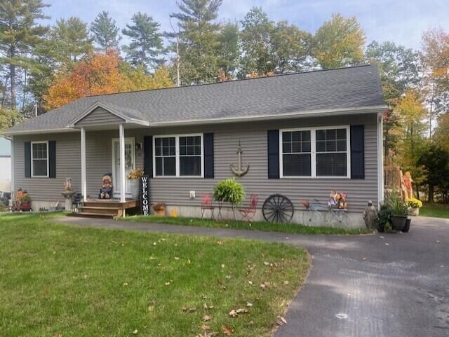 Property Photo:  81 Pinecrest Circle  ME 04061 