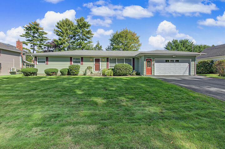 Property Photo:  19 Bonnallie Avenue  ME 04240 