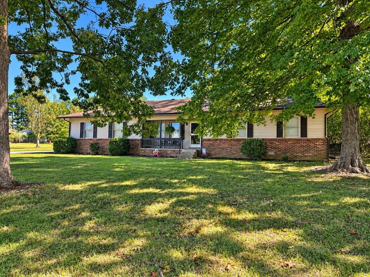 Property Photo:  456 Lakeland Dr  TN 37058 