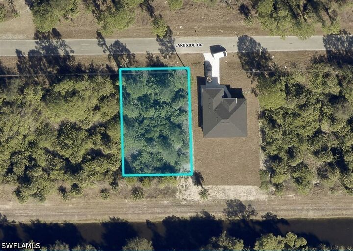 Property Photo: 1012 Lakeside Drive FL 33974