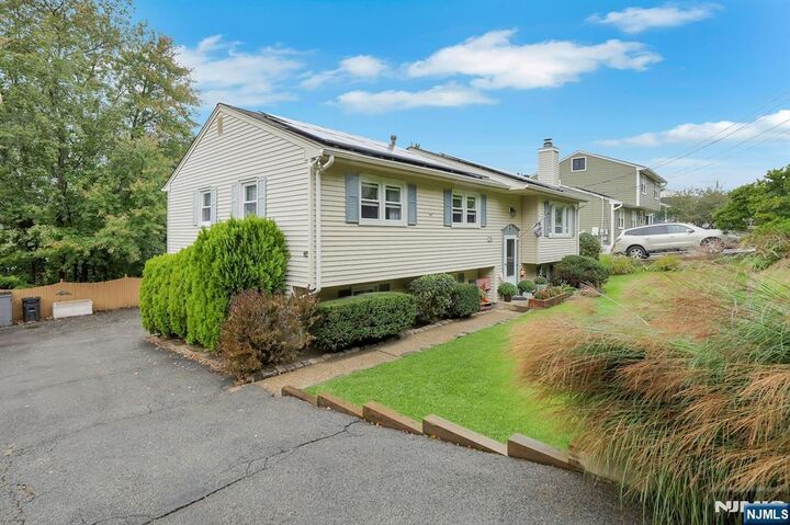 Property Photo:  21 Aldrin Drive  NJ 07465 