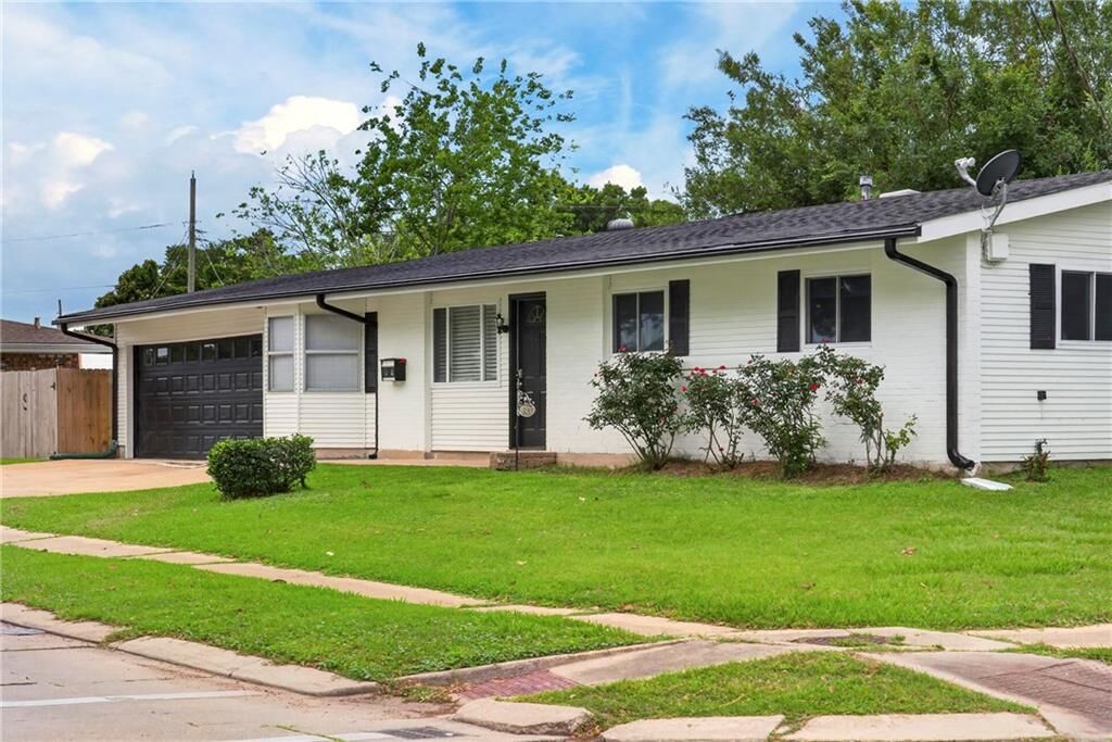 Property Photo:  5900 Jean Street  LA 70003 