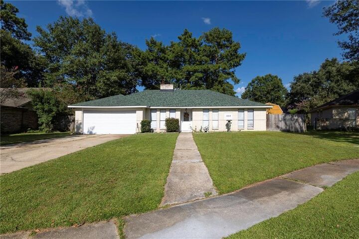 Property Photo:  504 Sherwood Court  LA 70458 