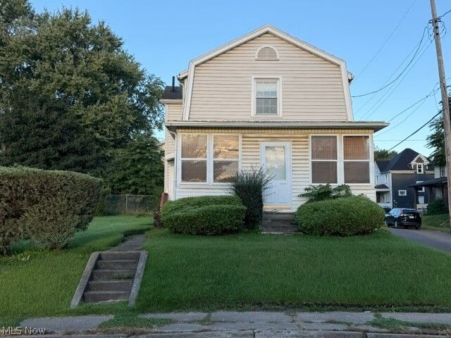 Property Photo:  1547 Maple Avenue NE  OH 44705 