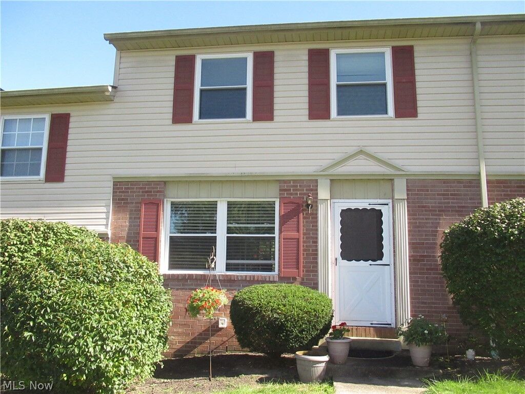 Property Photo:  295 Carriage Lane  OH 44406 