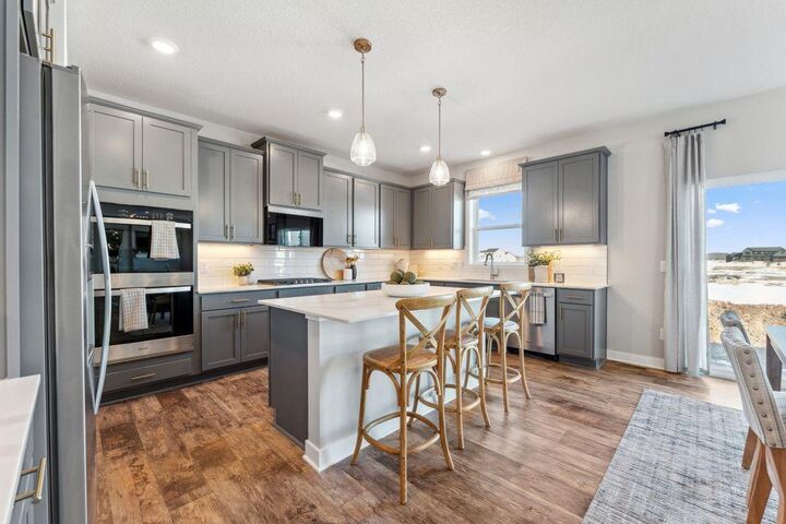 Property Photo:  1709 Oak Creek Pass  MN 55318 