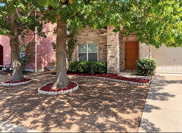 Property Photo: 3121 Evangeline Road TX 76140