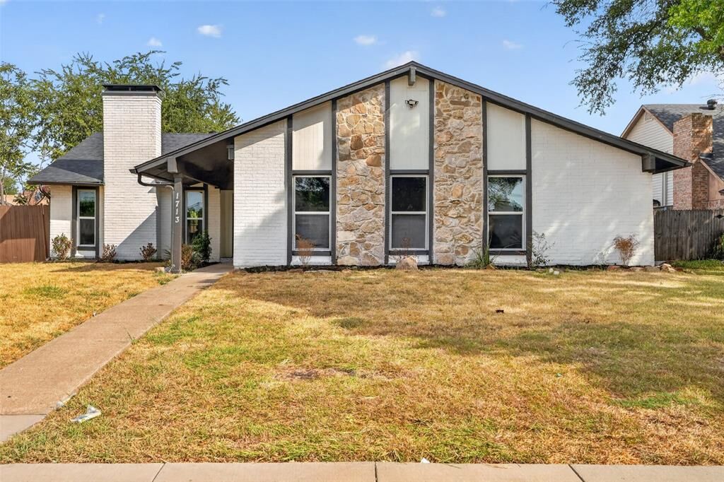 Property Photo: 1713 Baylor Drive TX 75081