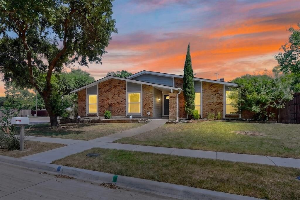 Property Photo:  1901 Paxton Drive  TX 75007 