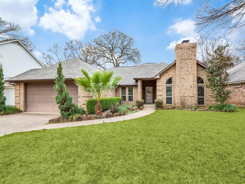 Property Photo:  2144 S Winding Creek Drive  TX 76051 