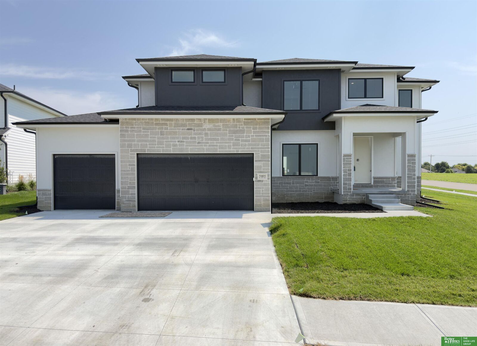 Property Photo: 5401 N 196th Avenue NE 68022