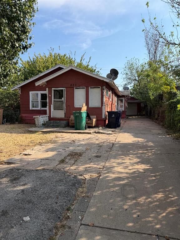 Property Photo:  820 SW 28th Street  OK 73109 