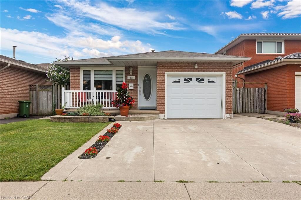 Property Photo:  92 Juniper Drive  ON L8G 4E6 