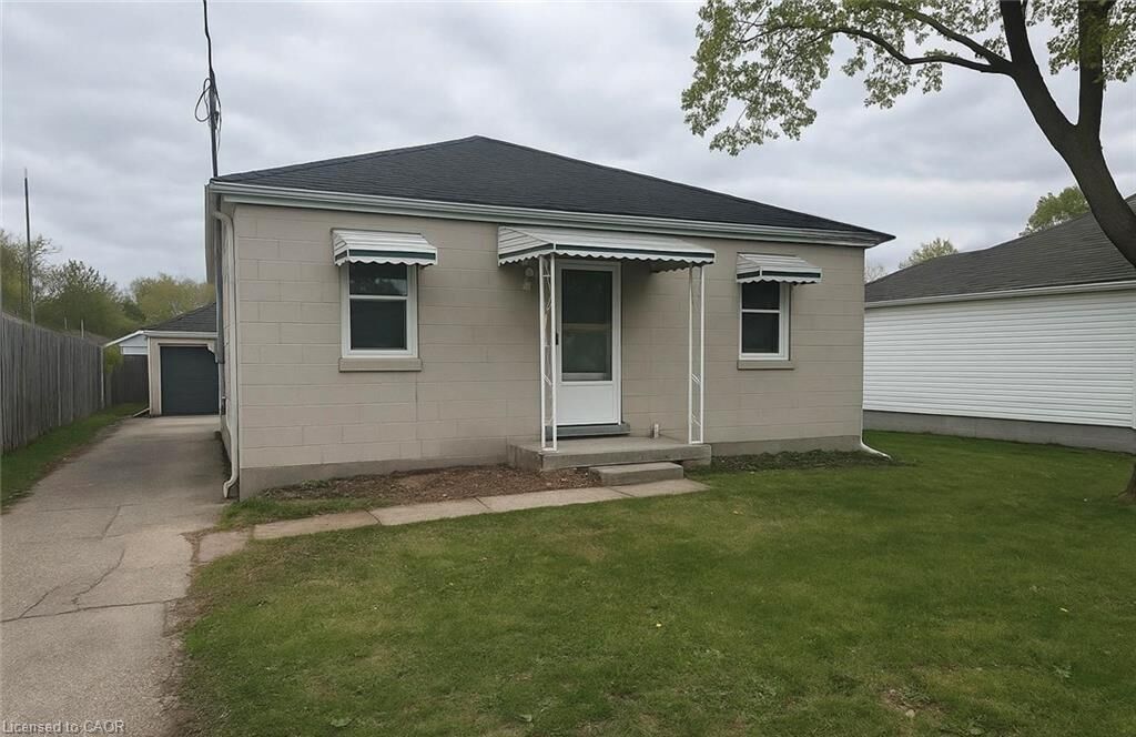 Property Photo:  74 St Clair Avenue  ON N2M 3Z4 