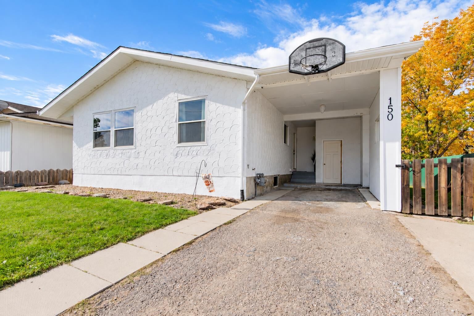 Property Photo:  150 N 250 W  AB T0K 2S0 