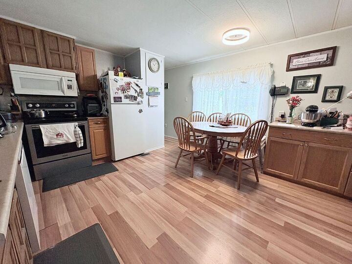 Property Photo:  #4 1 Street E  AB T0J 2J0 