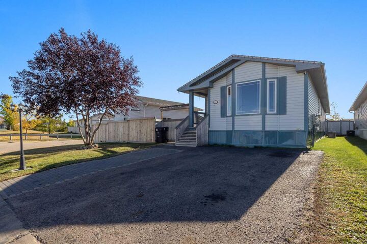 Property Photo:  100 Morgan Avenue  AB T9K 2P2 