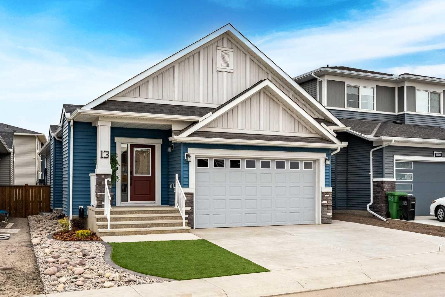 Property Photo:  13 Bayview Mews SW  AB T4B 5N8 