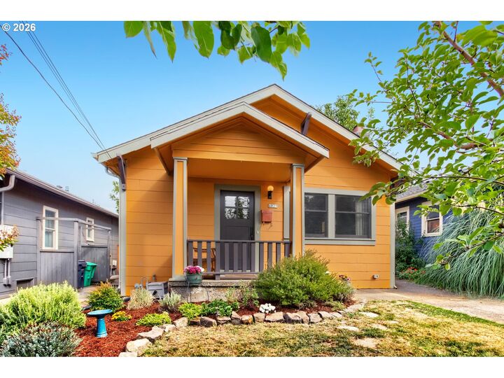 Property Photo:  4829 SE Sherman St  OR 97215 