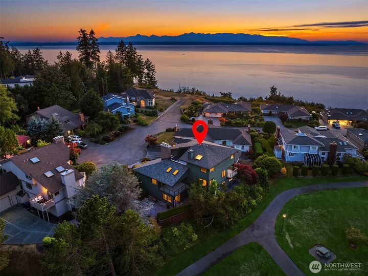 Property Photo:  6701  139th Place SW  WA 98026 
