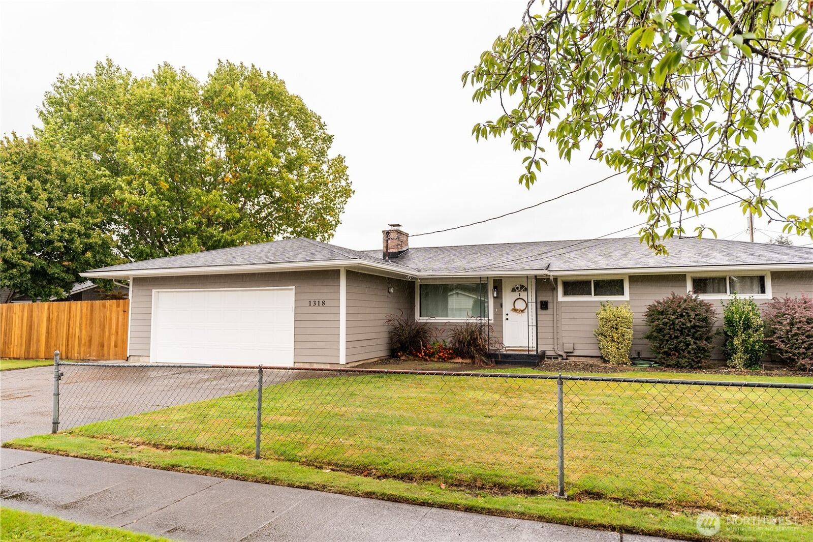Property Photo:  1318  Midland Avenue  WA 98632 