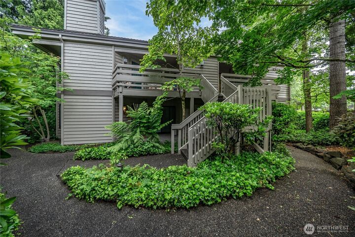 Property Photo: 1300 Bellevue Way NE 2 WA 98004