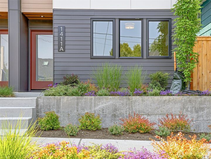 Property Photo:  1411 A N 48th Street  WA 98103 