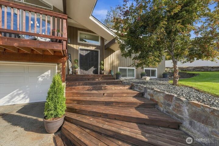 Property Photo: 149 20th Place NE WA 98802