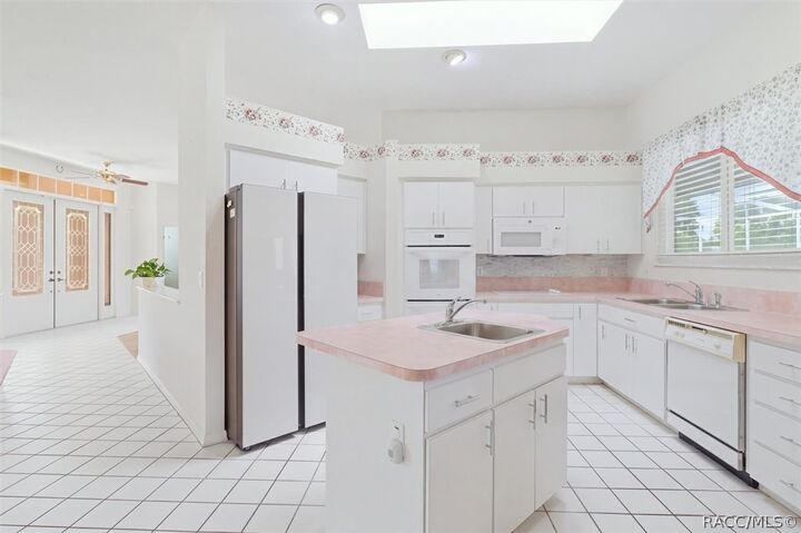 Property Photo: 904 N Hambletonian Drive FL 34453