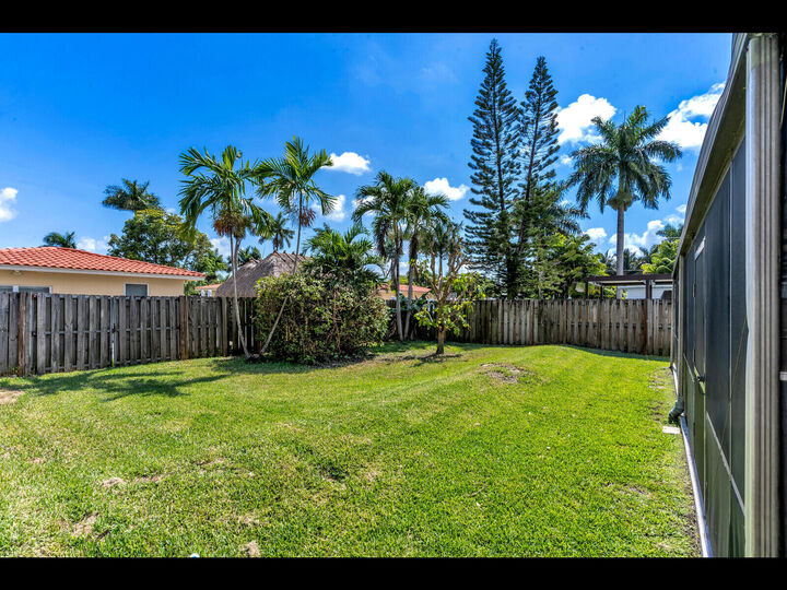 Property Photo:  1315 Buchanan Street  FL 33019 