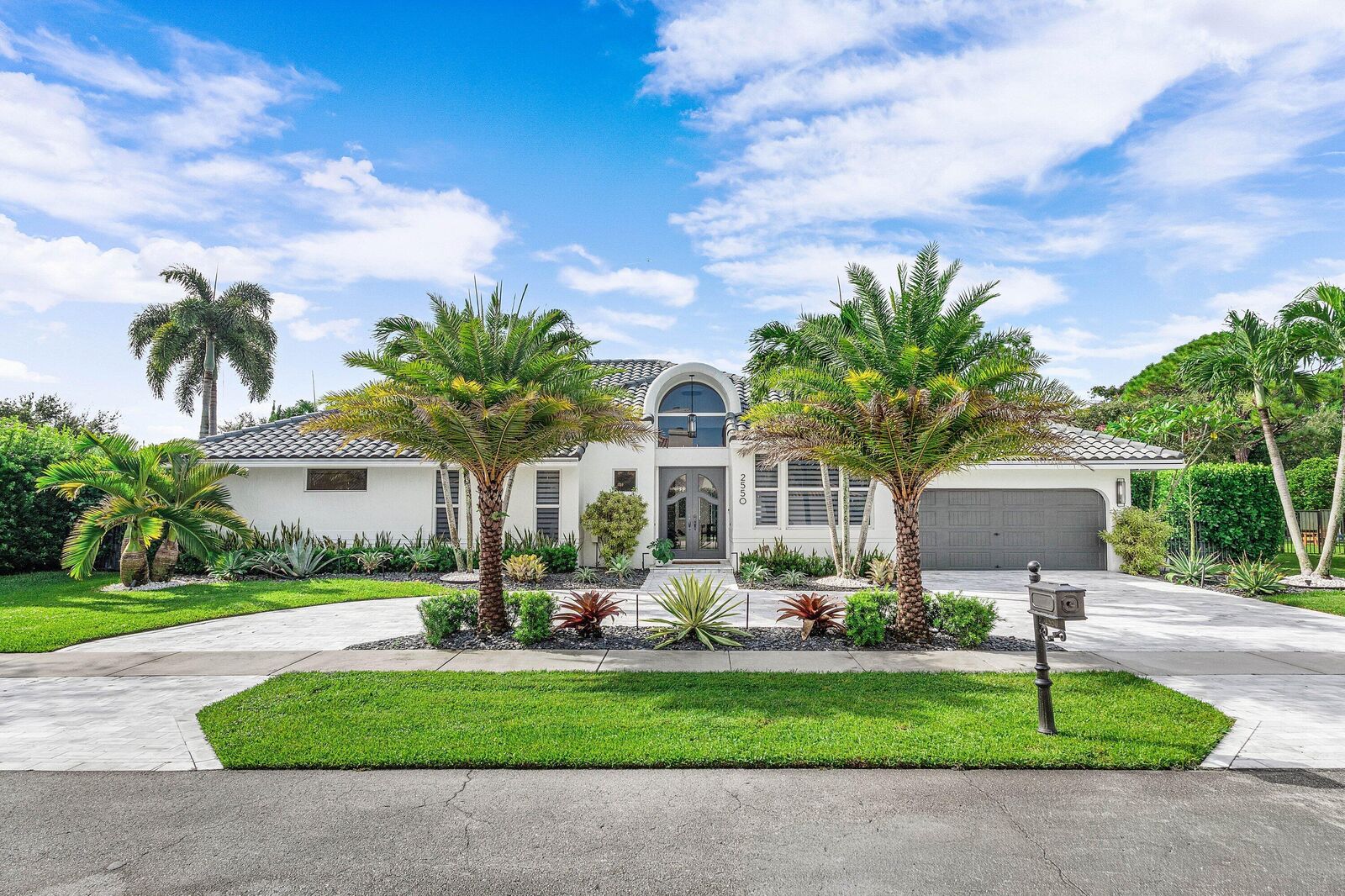Property Photo:  2550 NW 28th Street  FL 33434 