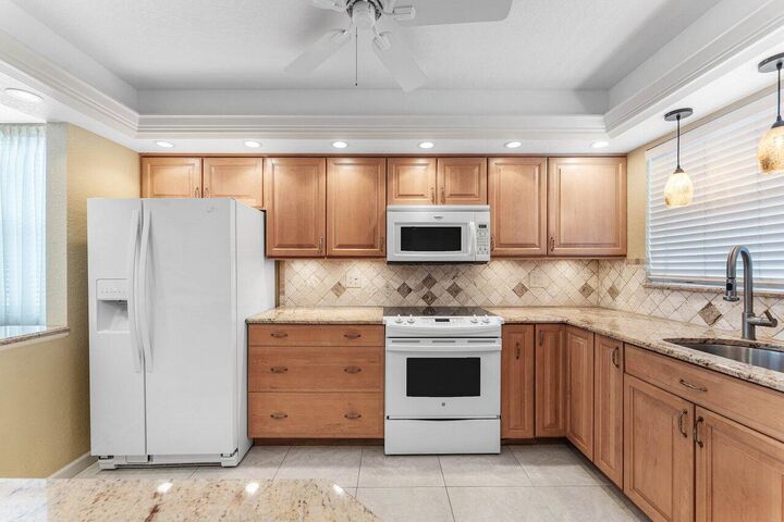 Property Photo: 2004 S Federal Highway 309 FL 33435