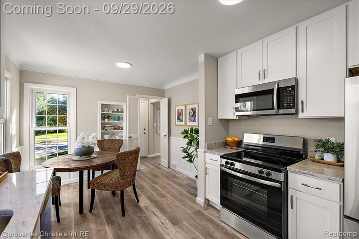 Property Photo: 1544 Hampton Road MI 48236