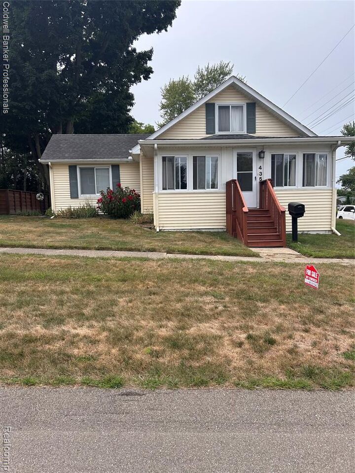 Property Photo:  435 N Oak Street  MI 48430 